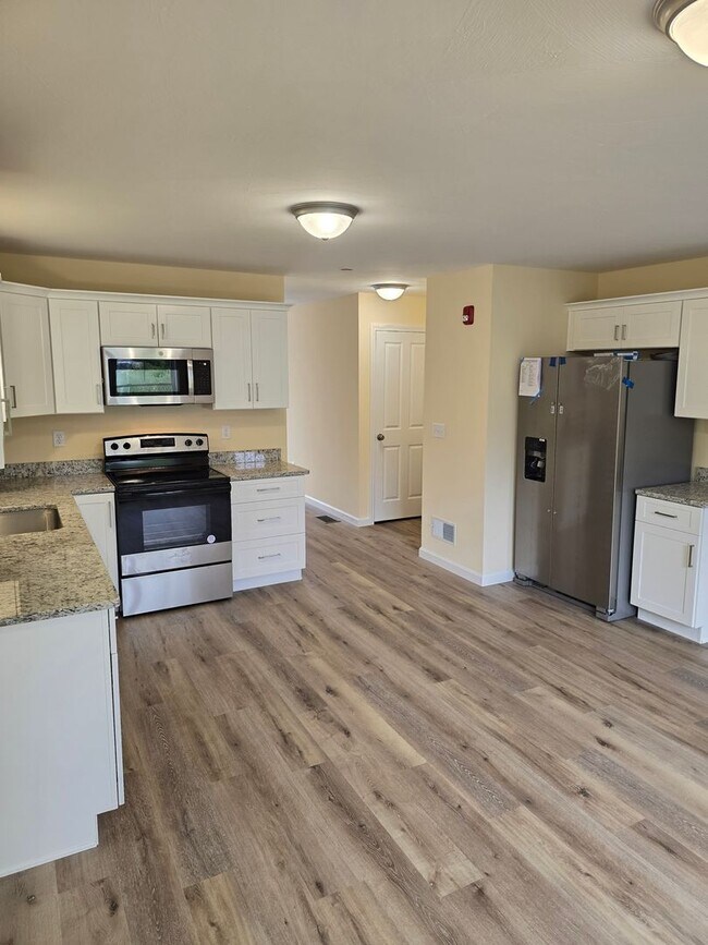 Building Photo - Megway Ct. (2-5)