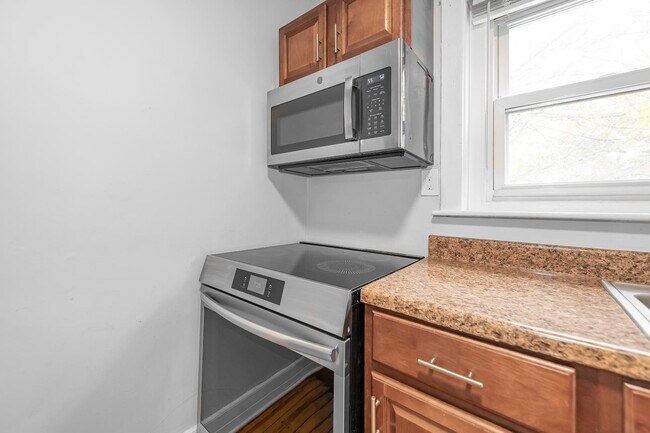 Building Photo - 378 N Evans St