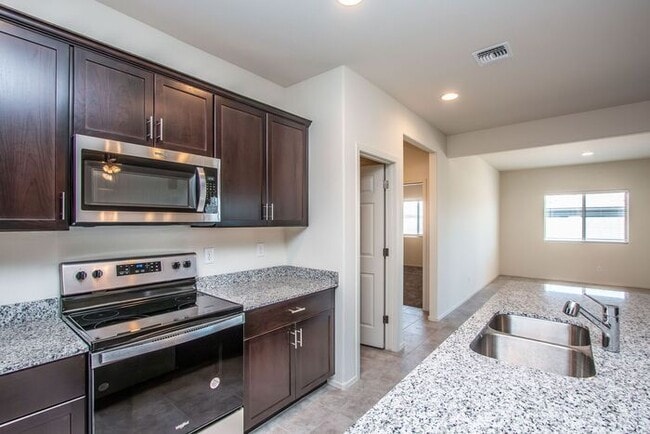 Building Photo - COMING SOON!! RECENTLY BUILT HOME IN MARICOPA!