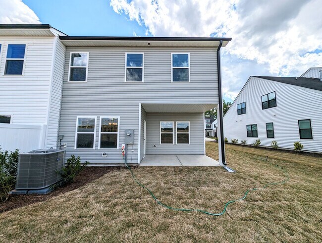 Building Photo - 722 Putney Hl Rd