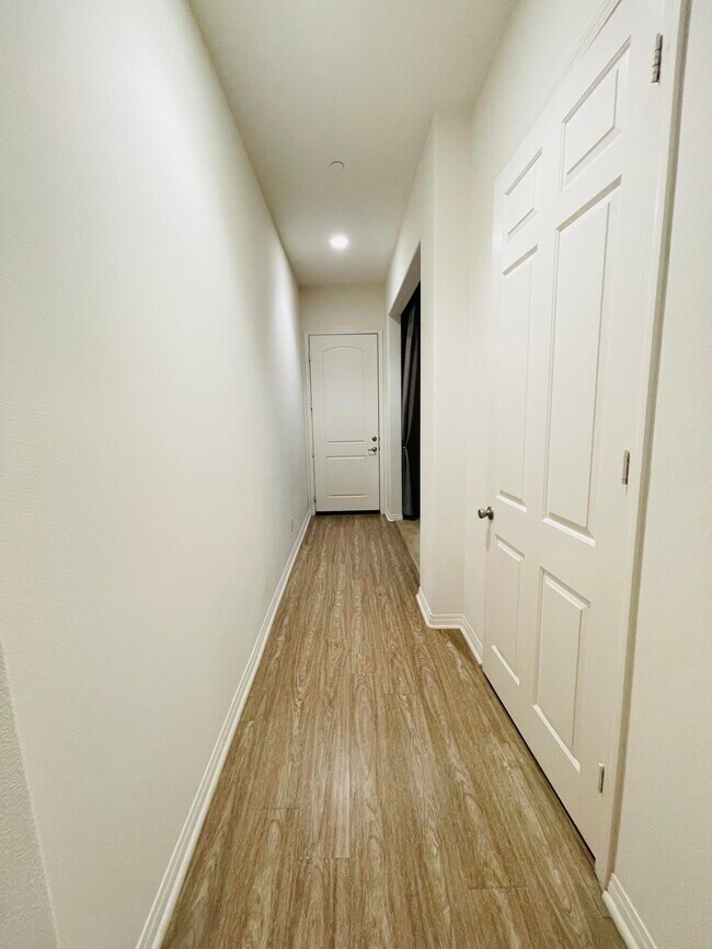 Building Photo - 85468 Treviso Dr