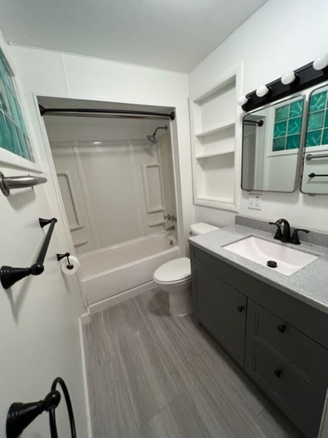 Building Photo - 536 Detroit St