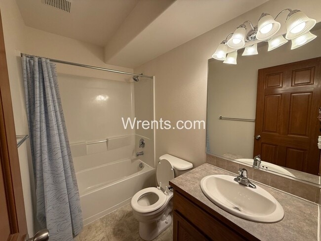 Building Photo - Beautiful 5-mile prairie home! Available now!