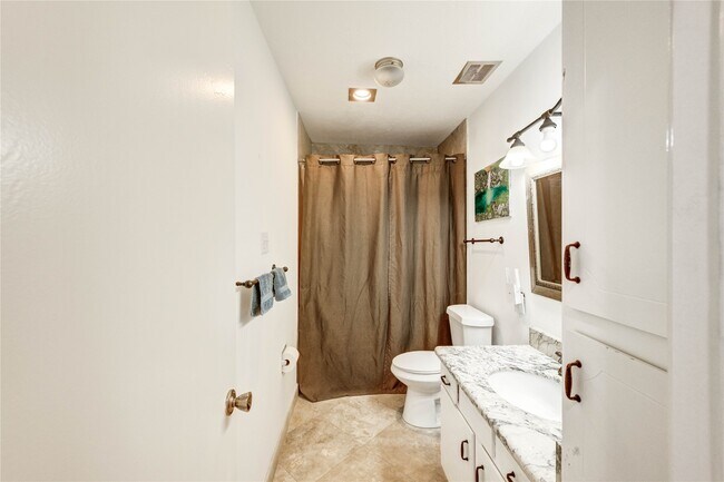 Building Photo - 13050 Trail Hollow Dr