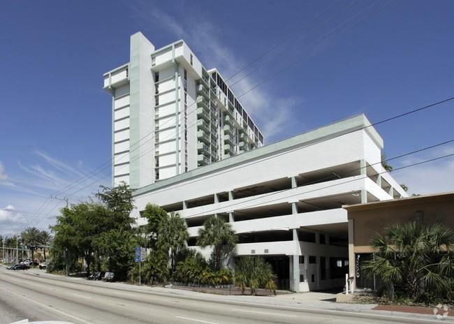 Building Photo - 13499 Biscayne Blvd