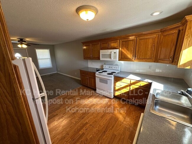 Building Photo - 817 NE Independence Ct