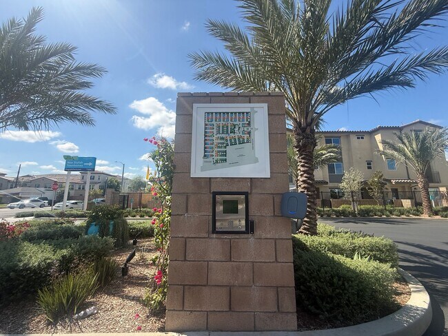 Building Photo - Two-bedroom, two-and-a-half-bath tri-level townhouse located in Arcadia, CA
