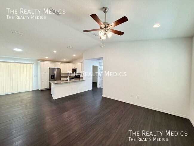Building Photo - 303 Sequoia Dr