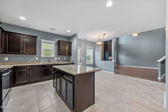 Building Photo - 711 Tuscarora Dr