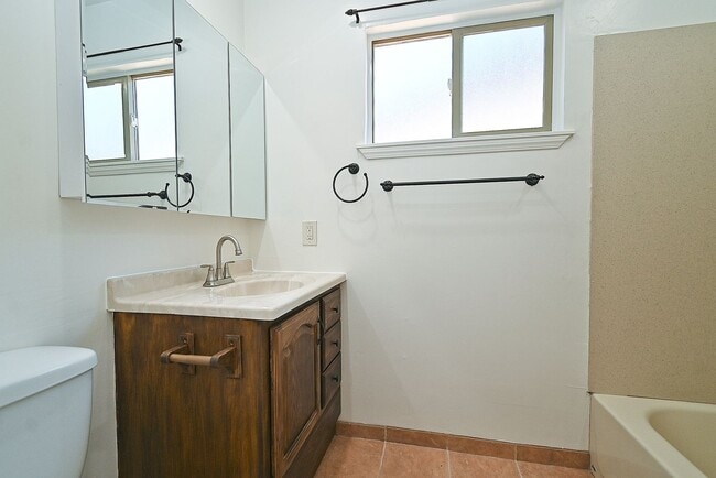 Building Photo - $3790 - 3BR - GORGEOUS REMODELED HOME IN N...