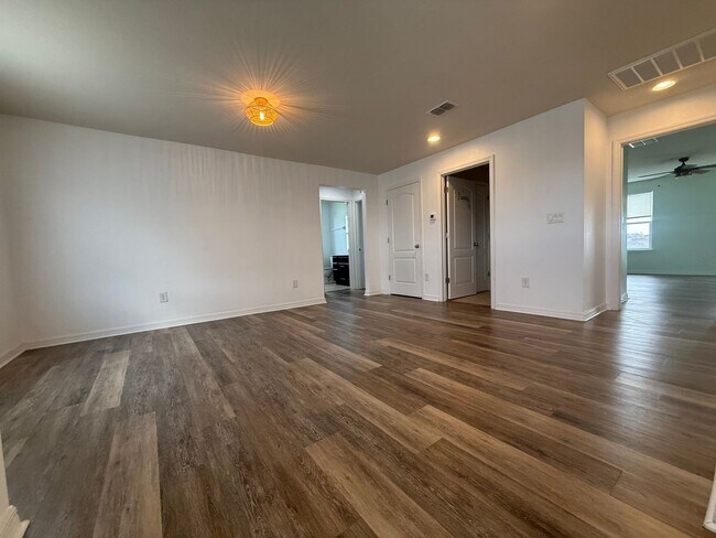 Building Photo - Spacious Riverview Rental in South Fork Lakes with Oversized Screened Patio & 2-Car Garage