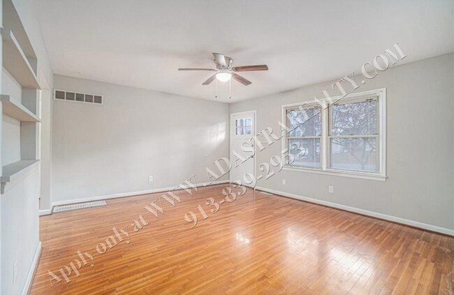 Building Photo - Cute 3 Bed 1 Bath Ranch Home in Raytown - ...