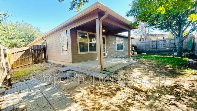 Building Photo - 5132 Columbia Dr