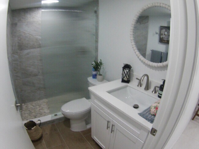 Building Photo - 541 Normandy Ln