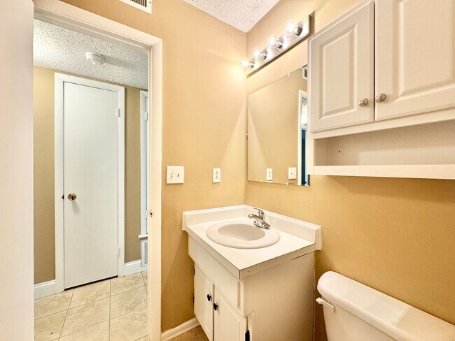 Building Photo - Holden Village Townhome Available - Newly ...