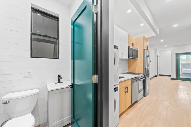 Building Photo - 2458 Lorillard Pl