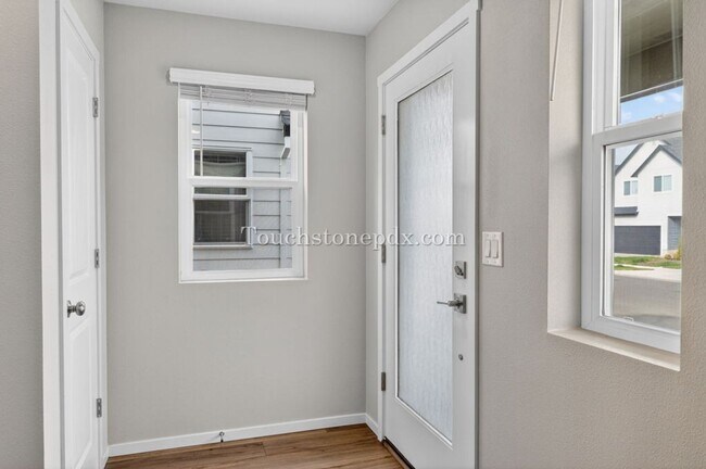 Building Photo - Recently Built Woodburn Townhome Featuring A/C