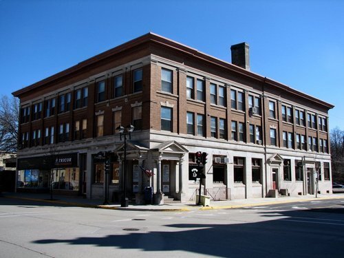 Building Photo - 303 E Mill St