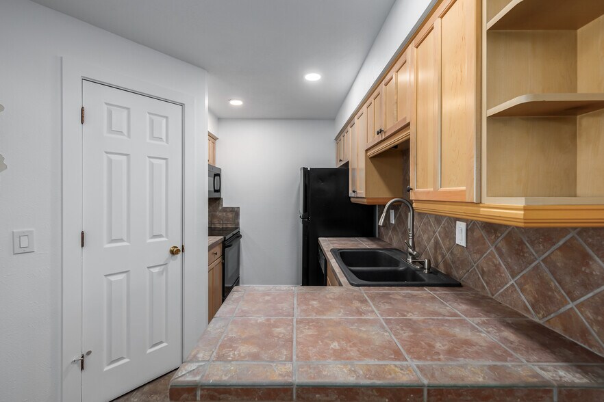 Building Photo - 4816 E Kentucky Ave