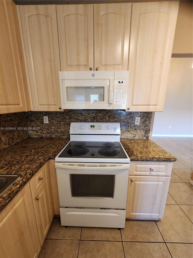 Building Photo - 1580 NE 35th Ave