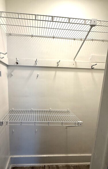 Building Photo - 428 E 27th St