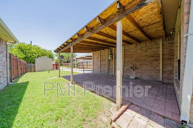 Building Photo - 1175 Meadows Dr