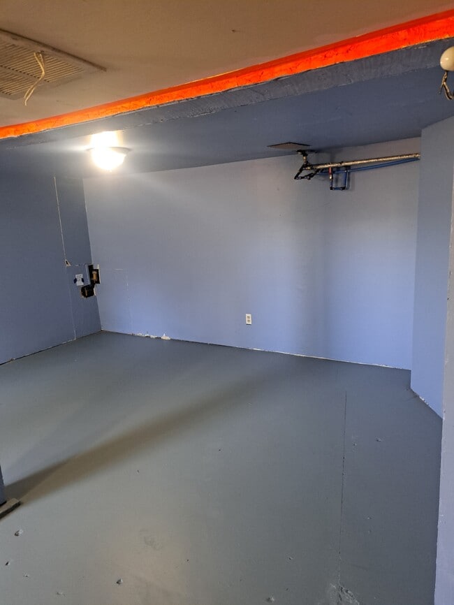 Building Photo - 104 N Farr Rd