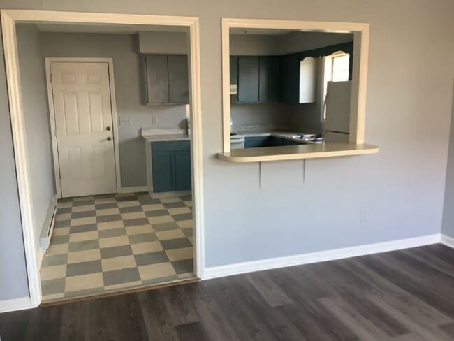 Building Photo - 3 Bedroom 1 Bathroom House