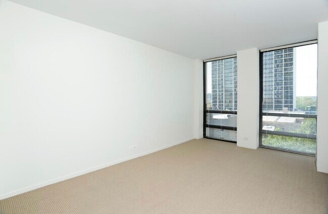 Building Photo - 1660 N La Salle Dr