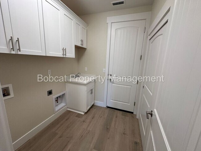 Building Photo - 1631 Delta Downs Dr