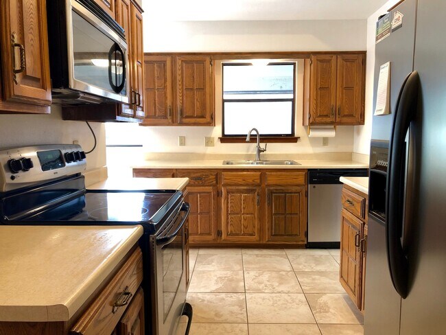 Building Photo - 4305 Center Oak Wds