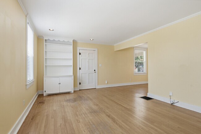 Building Photo - 1301 Clarke St