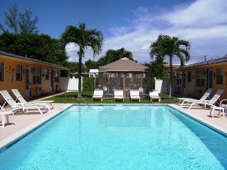 Primary Photo - Twin Palms Resort Apartments