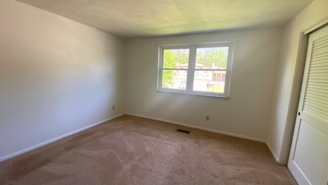 Building Photo - 1408 W Daytona Dr