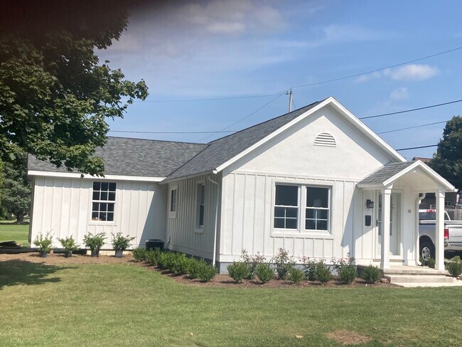 Building Photo - 18 Fairfield Ave