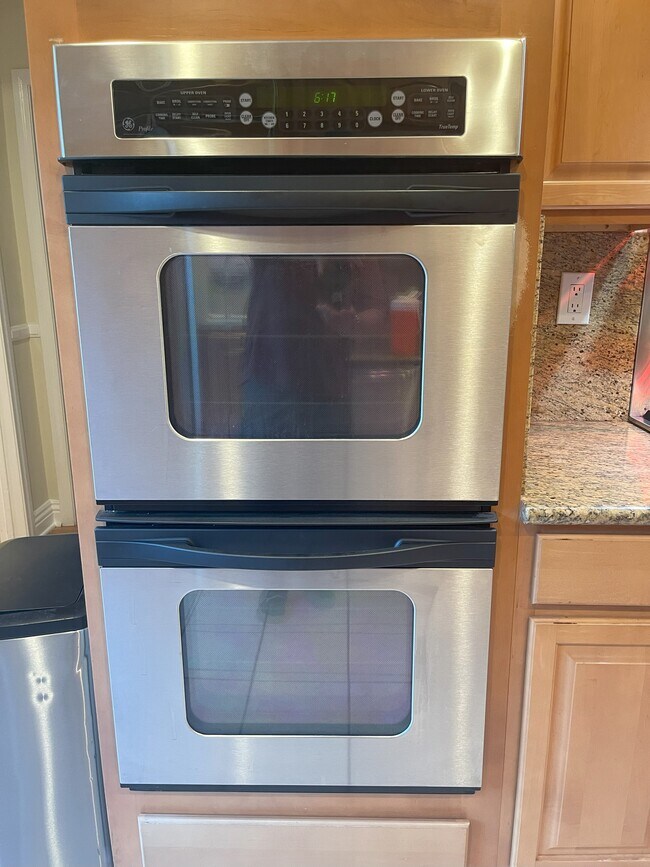 Building Photo - 14320 Hortense St