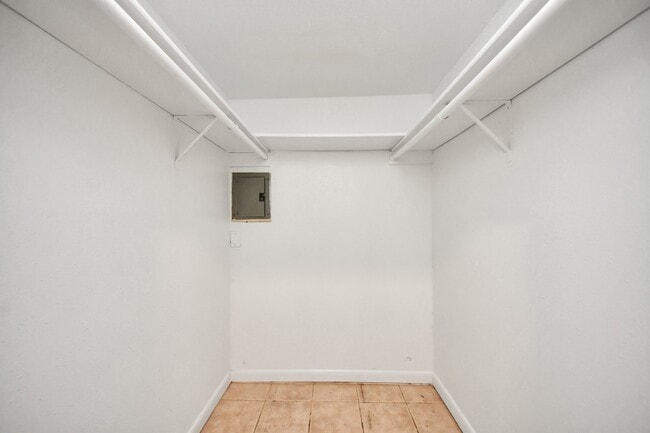 Building Photo - 10075 Westpark Dr