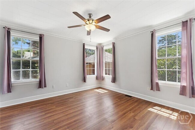 Building Photo - 206 E 46th St