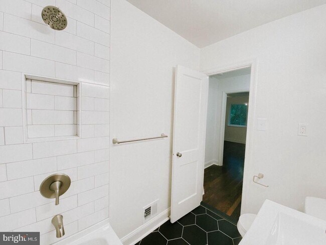 Building Photo - 44 E Rosemont Ave