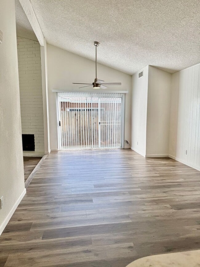 Building Photo - TROVITA-6816/6818