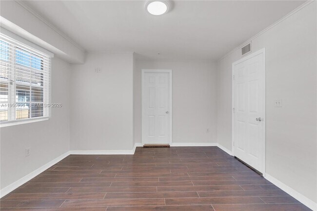 Building Photo - 2945 NE 185th St