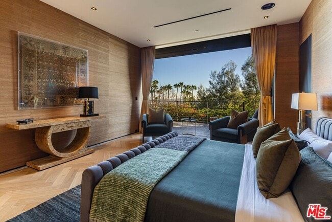 Building Photo - 1851 N Stanley Ave