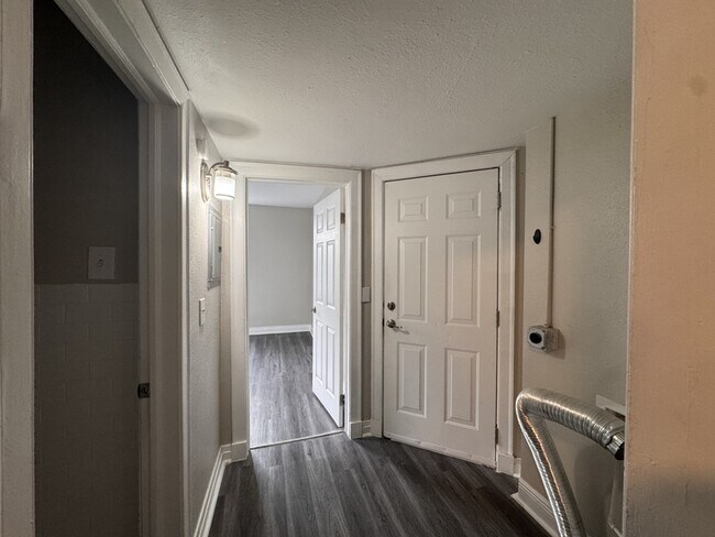 Building Photo - 1715 Perry St