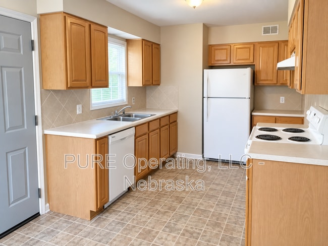 Building Photo - 3107 S 44th St