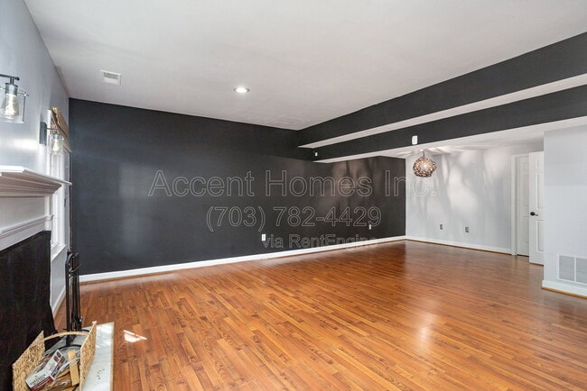 Building Photo - 6107 Summer Park Ln