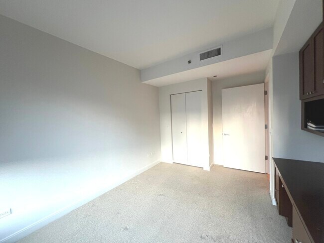 Building Photo - 60 E Monroe St