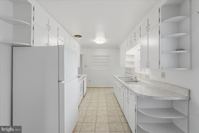 Building Photo - 3044 N Frederick Pike