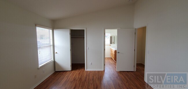 Building Photo - 2 Bedroom Santa Maria home available!