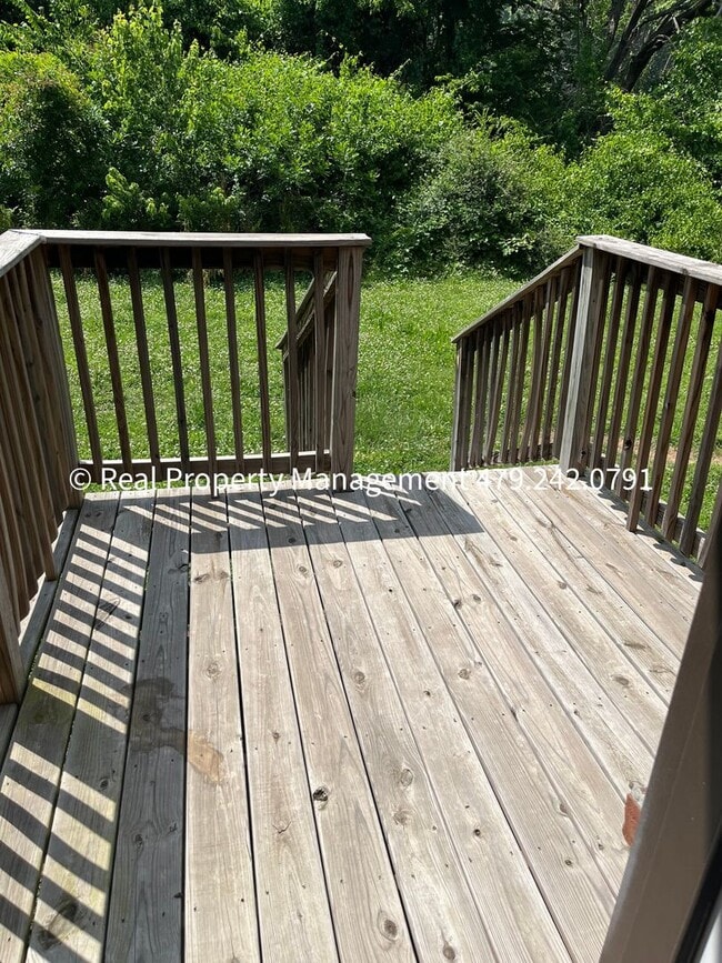 Building Photo - Very Nice 3B/2B Duplex Available NOW!