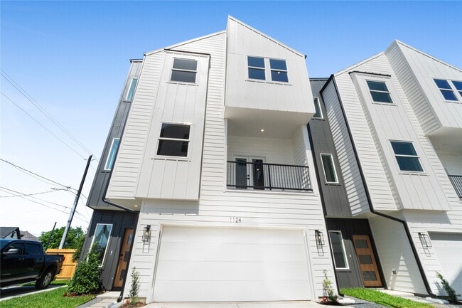 Building Photo - 1122 Hogan St